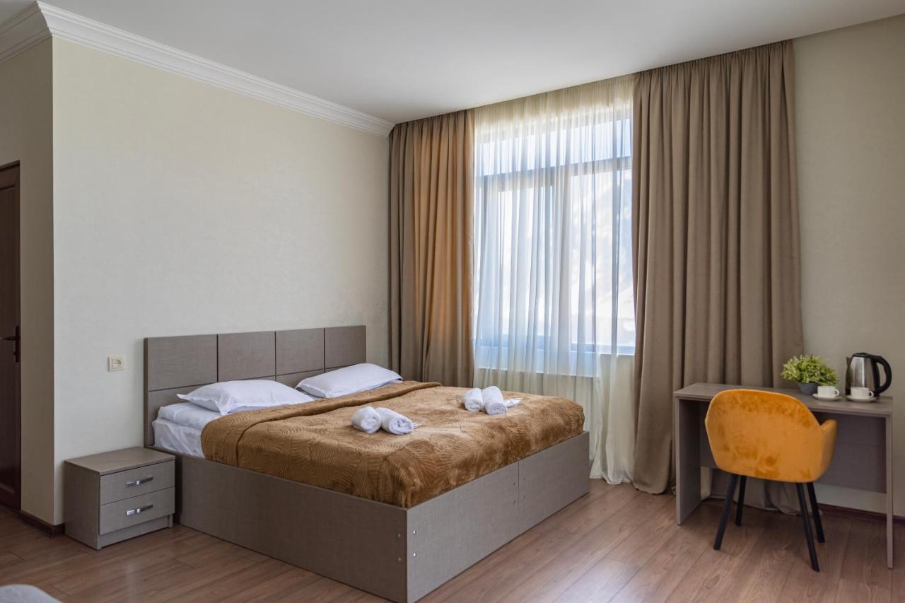 Cliff House Hotel Kazbegi Kültér fotó